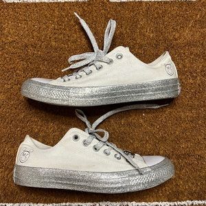 Converse x Miley Cyrus Glitter Low Top Sneaker
White/Silver Glitter Women Sz 6.5